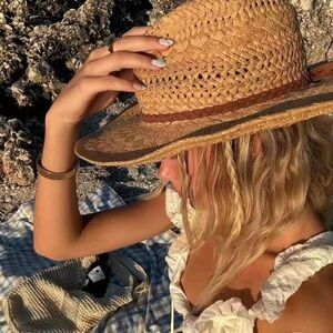 Meet your Posher, Carey